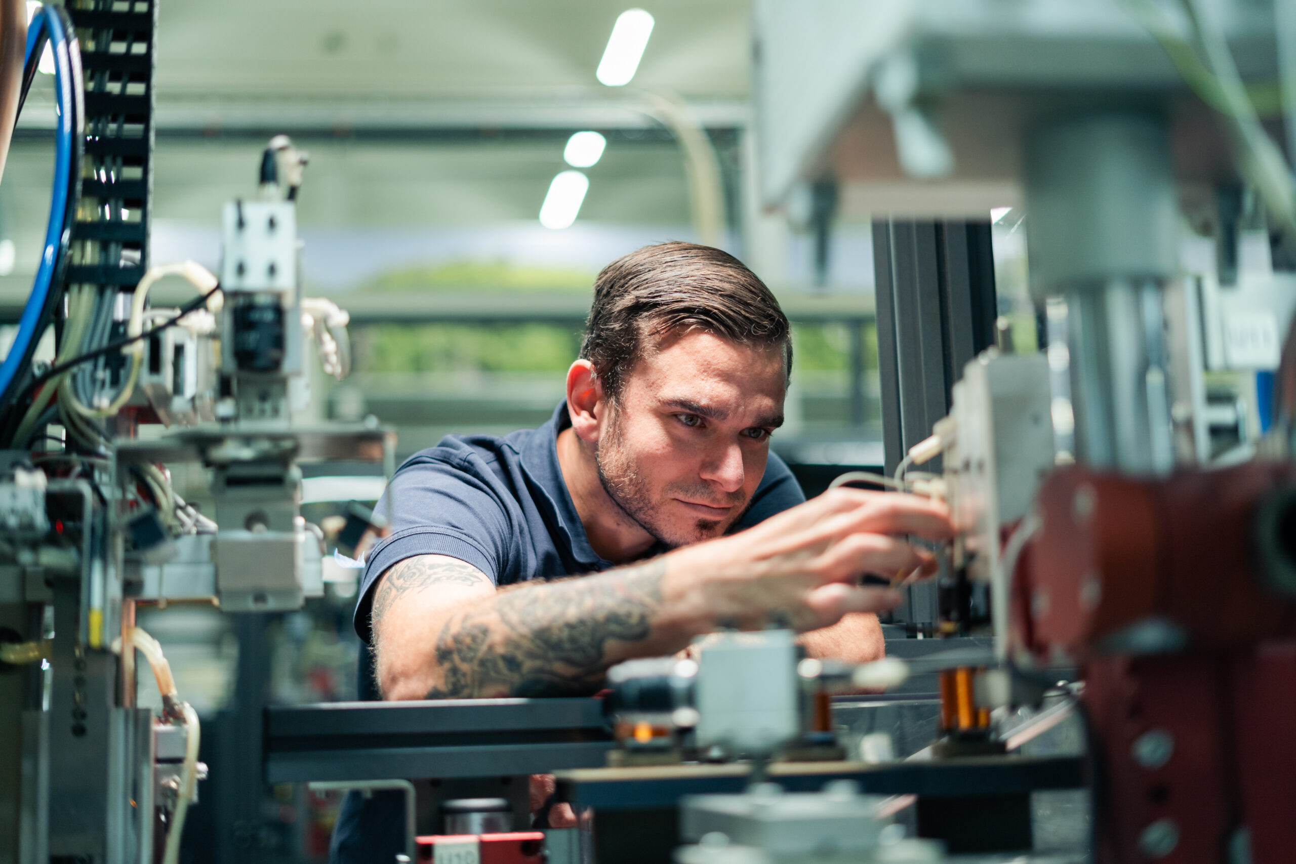 schlaeger Mechaniker bei der Arbeit